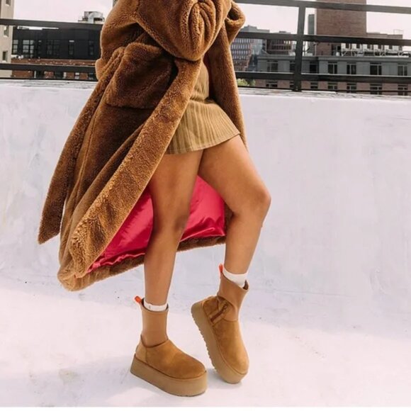 UGG Wheat Classic Dipper Winter Platform Boots. Sz 8 - Picture 2 of 10